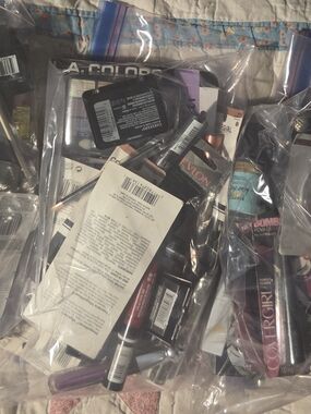 30 Piece Random Full Size Cosmetic/Applicators